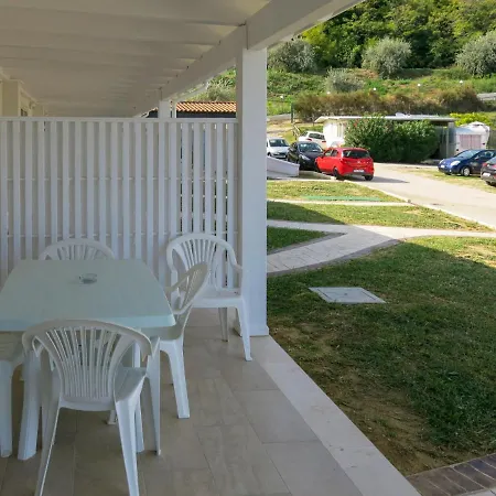 Locazione Turistica Villagio Miramare-5 *