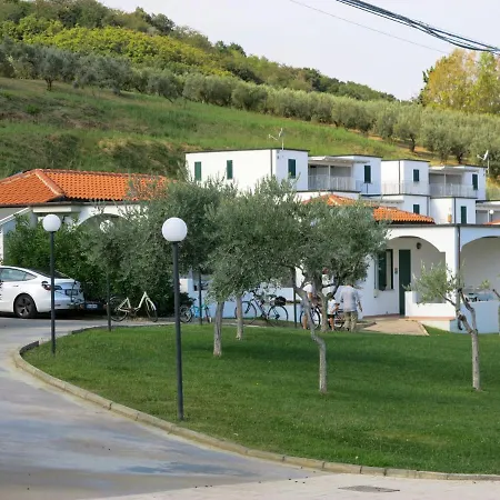Locazione Turistica Villagio Miramare-5 *